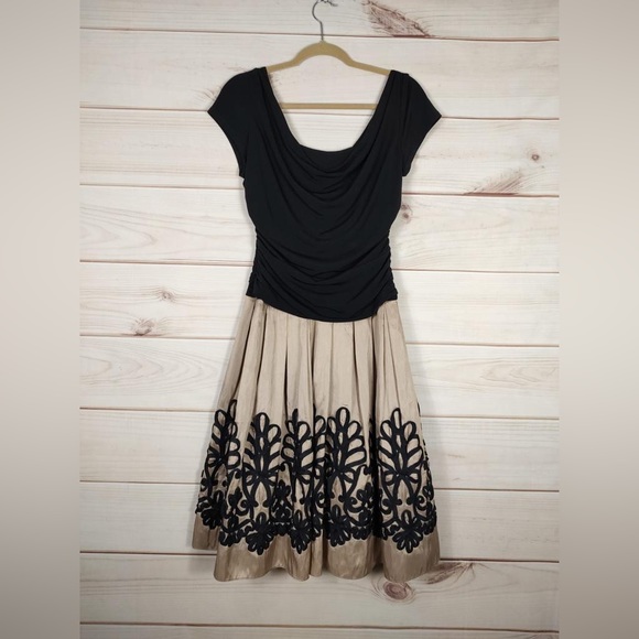 S.L Fashions Sz.8 Dress Woman’s Black Than Fit And Flare Layered Gathered - Picture 1 of 10